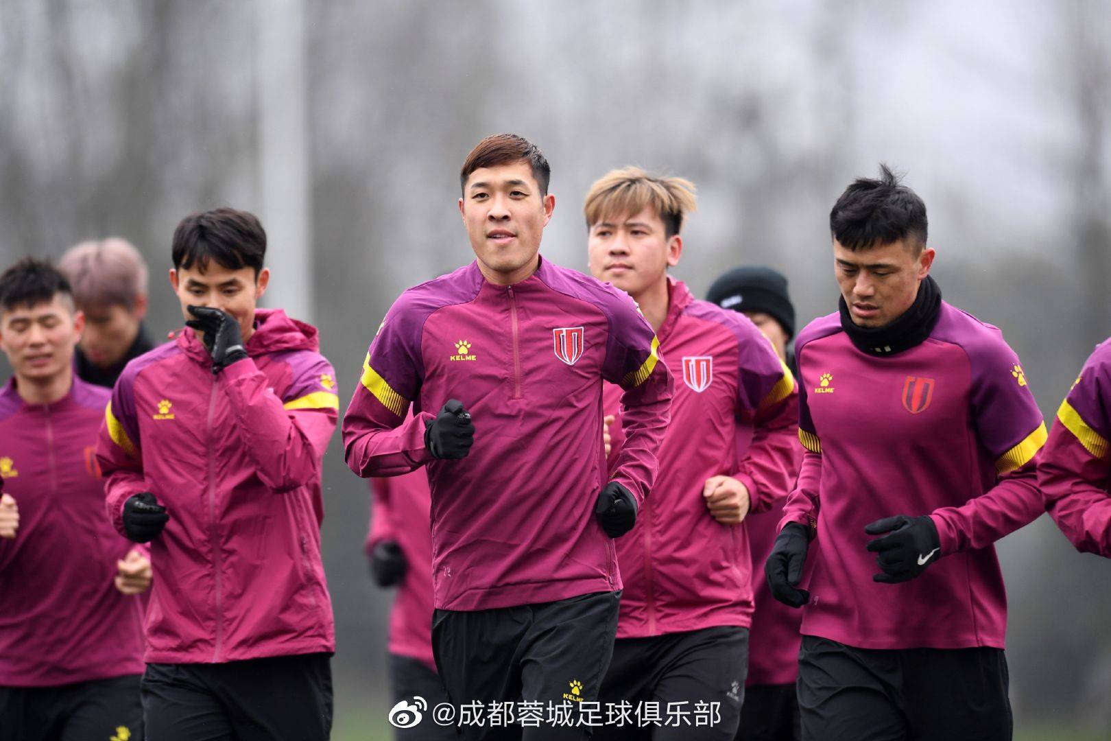 包含成都蓉城发布备战花絮，赛前调整名单，NBA总决赛任务艰巨，球探报告显示潜力的词条